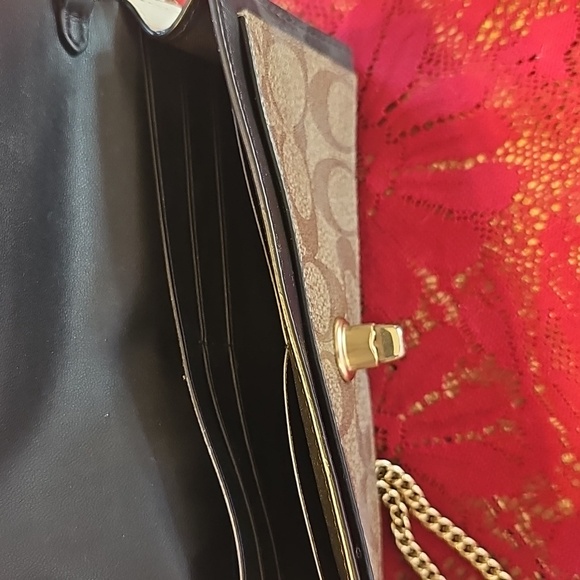 Coach Blocking Wallet With Chain - Picture 5 of 9